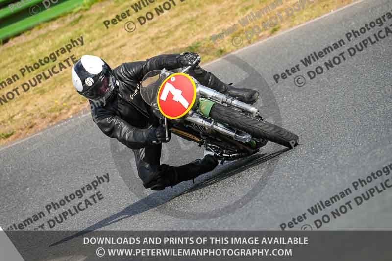 Vintage motorcycle club;eventdigitalimages;mallory park;mallory park trackday photographs;no limits trackdays;peter wileman photography;trackday digital images;trackday photos;vmcc festival 1000 bikes photographs
